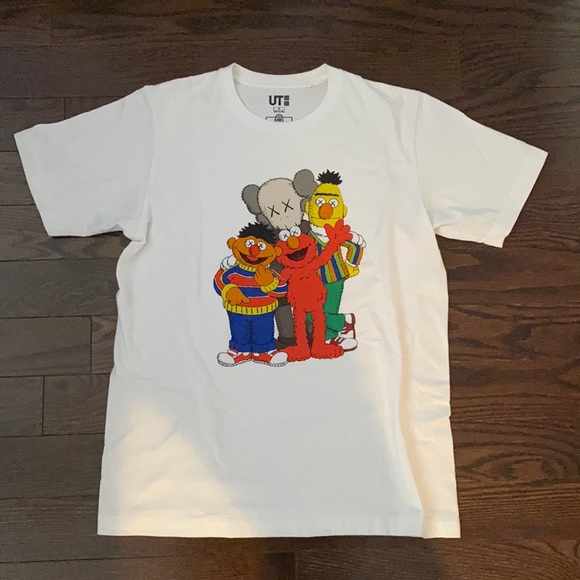 KAWS x Uniqlo x Sesame Street Group Tee White - Picture 1 of 4